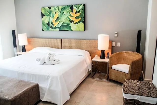 Hotel Via 38 Playa del Carmen 3*,